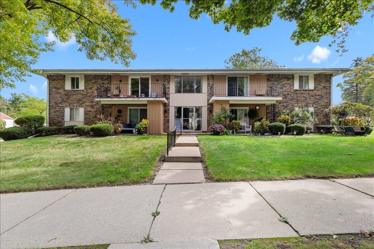 Property Photo: 3408 S Taylor Ave WI 53207