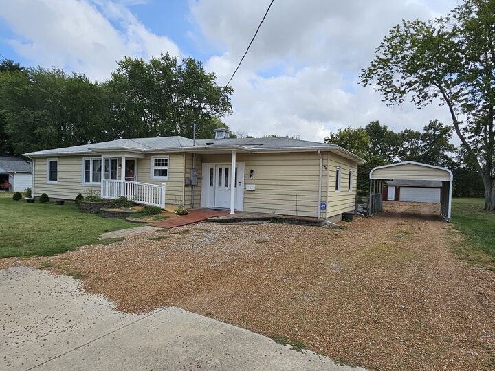 Property Photo:  717 Airport Road  IL 62864 
