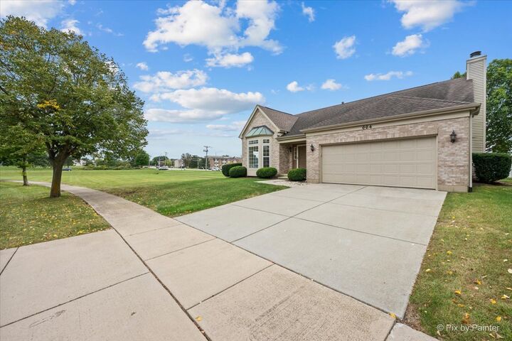 Property Photo:  664 Mayfair Drive  IL 60188 