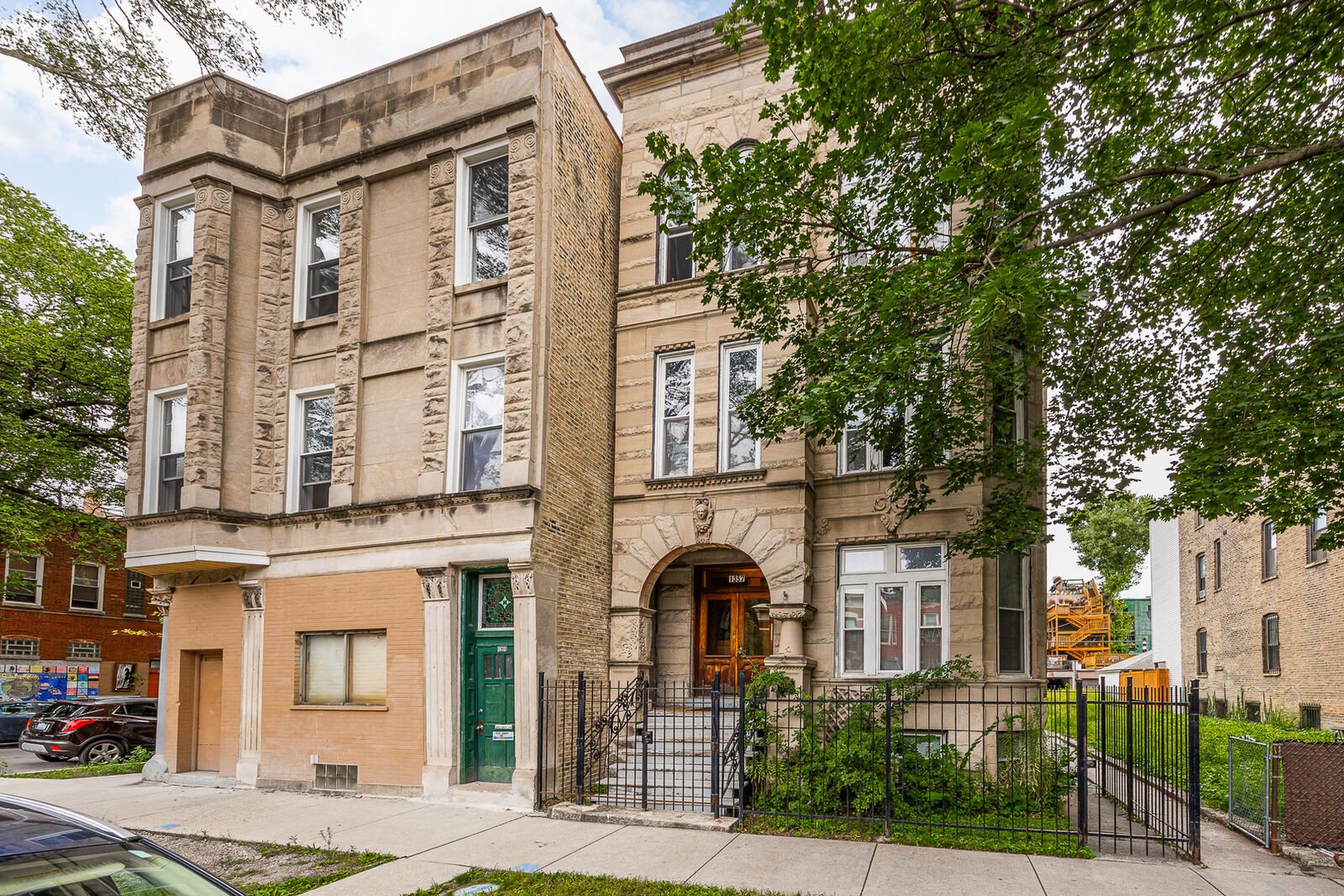 Property Photo: 1357 N Maplewood Avenue IL 60622