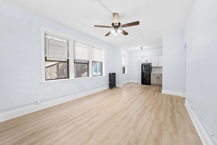 Property Photo: 5135 S Blackstone Avenue 206 IL 60615