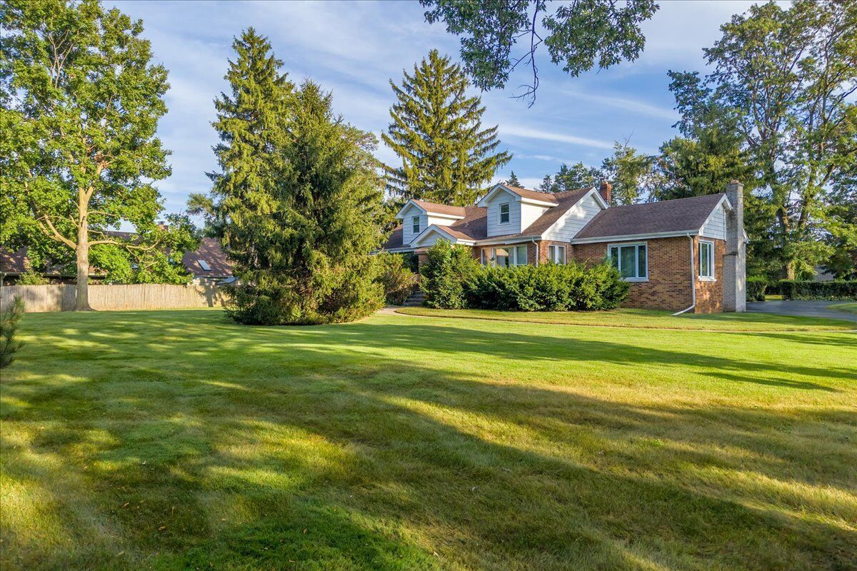 Property Photo:  16W233 63rd Street  IL 60527 