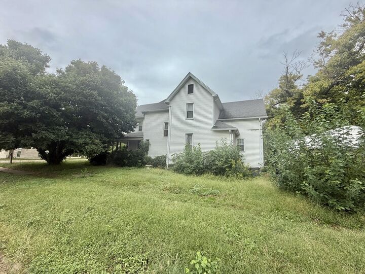 Property Photo:  203 W Locust Street  IL 61520 