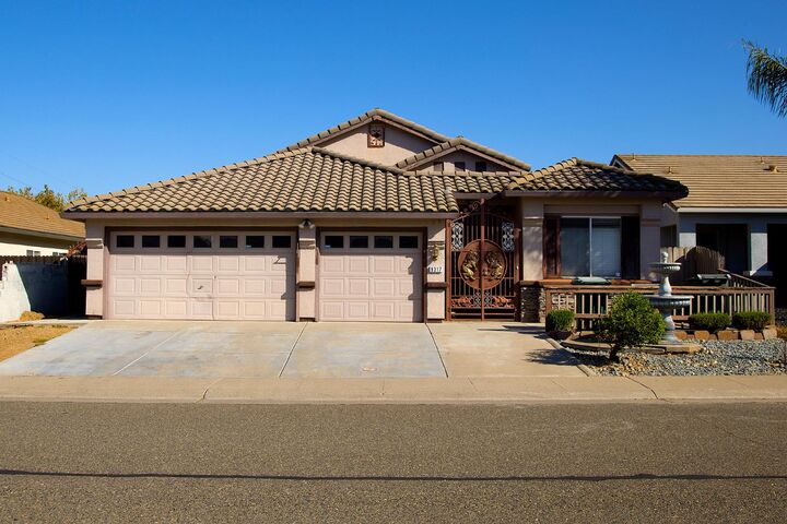 Property Photo:  9317 Heathfield Way  CA 95829 
