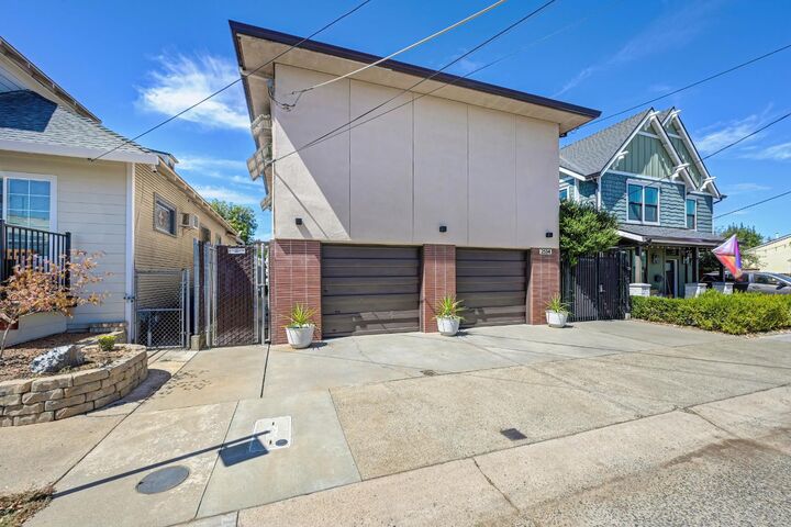 Property Photo: 2534 San Fernando Way CA 95818