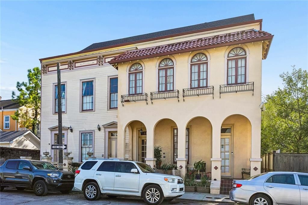 Property Photo:  1118 Orange Street 8  LA 70130 