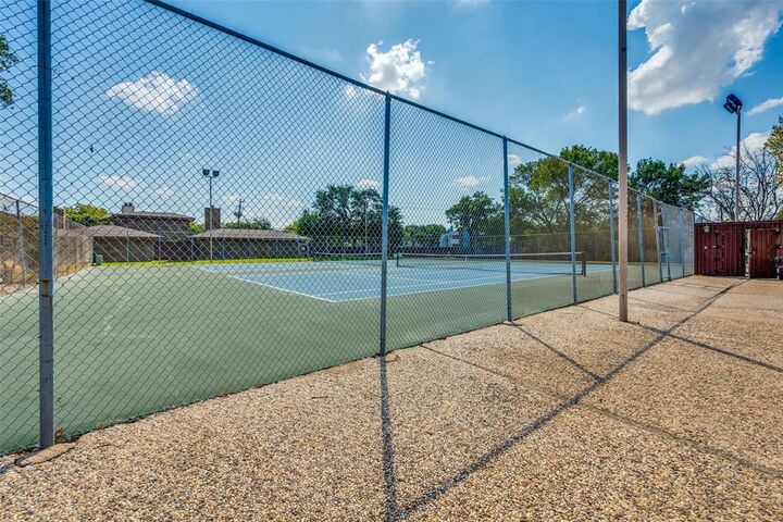 Property Photo: 10 W Meadow Lane TX 76021