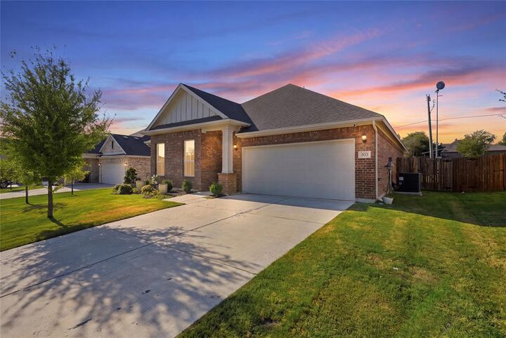 Property Photo: 303 Ranch Road TX 76247