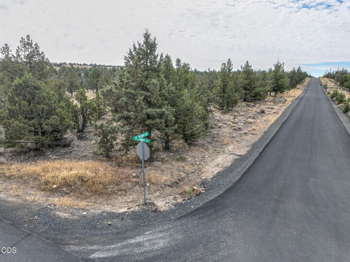 Property Photo: 14852 SE Yakima Road OR 97754