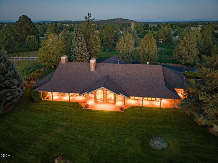 Property Photo: 18975 Pinehurst Road OR 97703