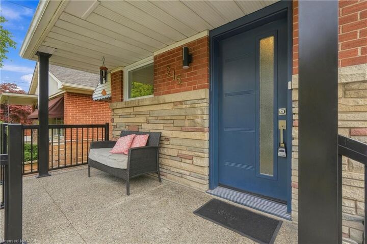 Property Photo:  215 West 33rd Street  ON L9C 5J4 