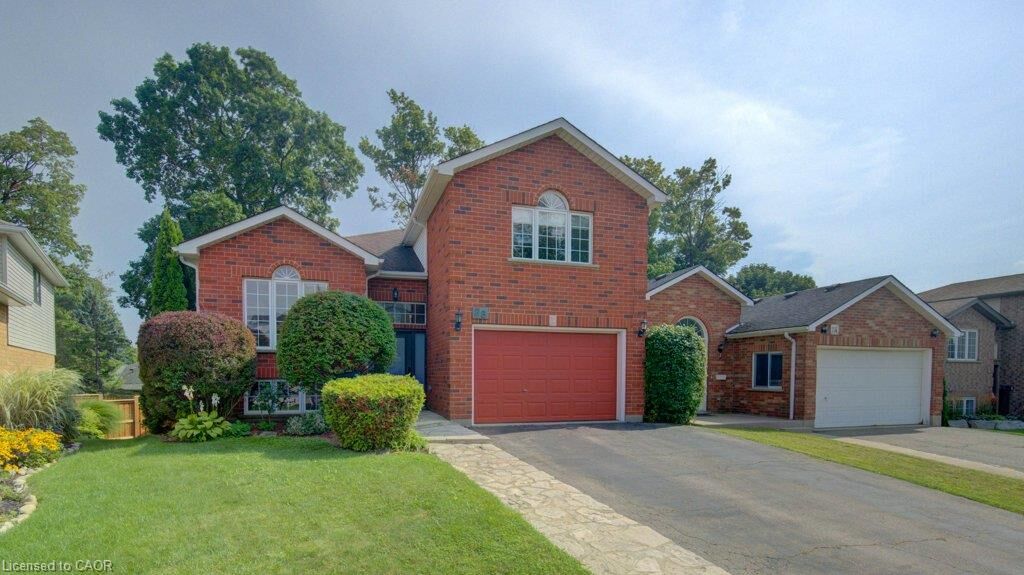 Property Photo:  26 Stanmore Avenue  ON N2B 3W2 