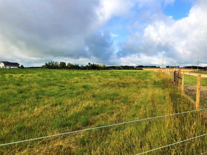 Property Photo:  38 713019  Range Road 71  AB T8W 5E9 