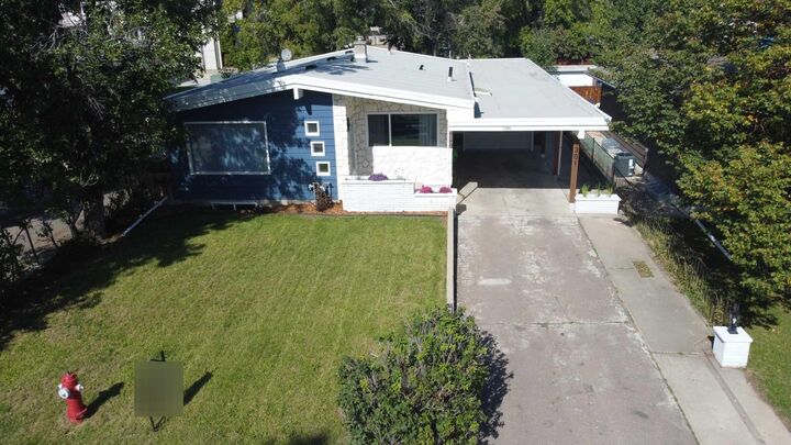 Property Photo: 1301 17 Avenue S AB T1K 1A3