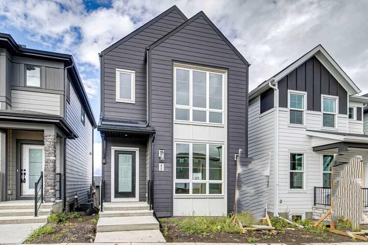Property Photo:  45 Bluerock Hill SW  AB T2Y 0V7 