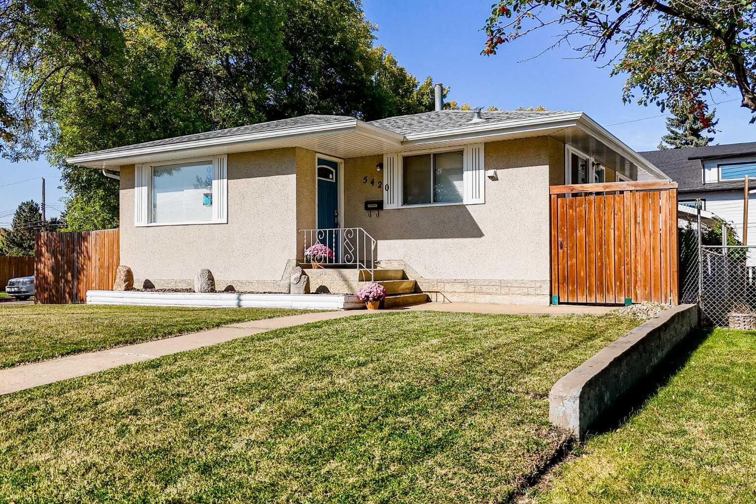 Property Photo:  5420 50 Avenue  AB T4V 0T4 
