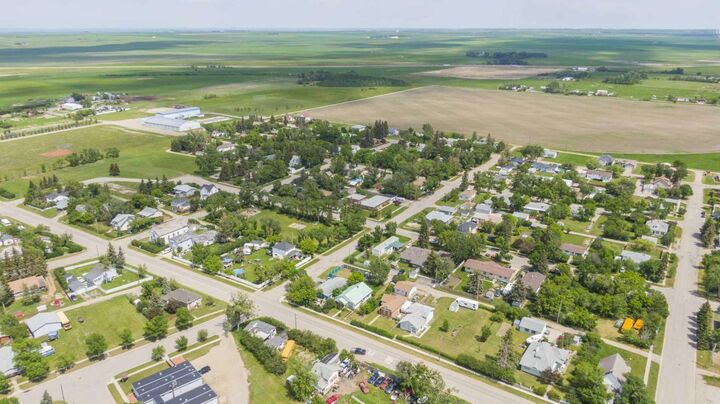 Property Photo:  218 9 Avenue  AB T0J 1N0 