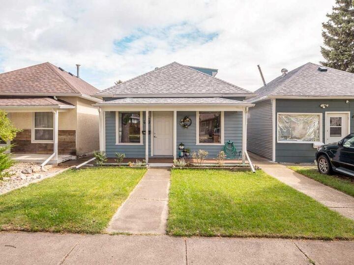 Property Photo: 419 12B Street N AB T1H 2L3