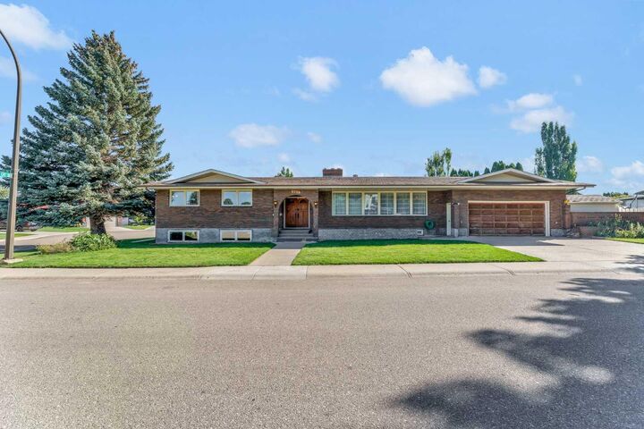 Property Photo:  167 Primrose Drive SE  AB T1A 2E7 