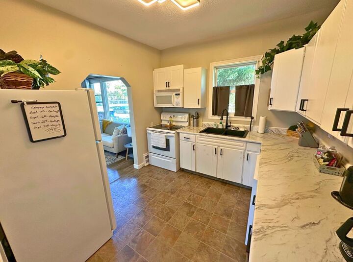 Property Photo:  5548 44 Avenue  AB T4N 3J3 
