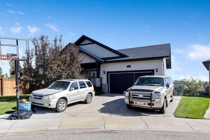 Property Photo:  17 Dain Place NW  AB T0J 1X1 