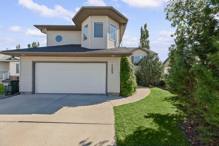 Property Photo:  1509 Mary Place  AB T0M 0W0 