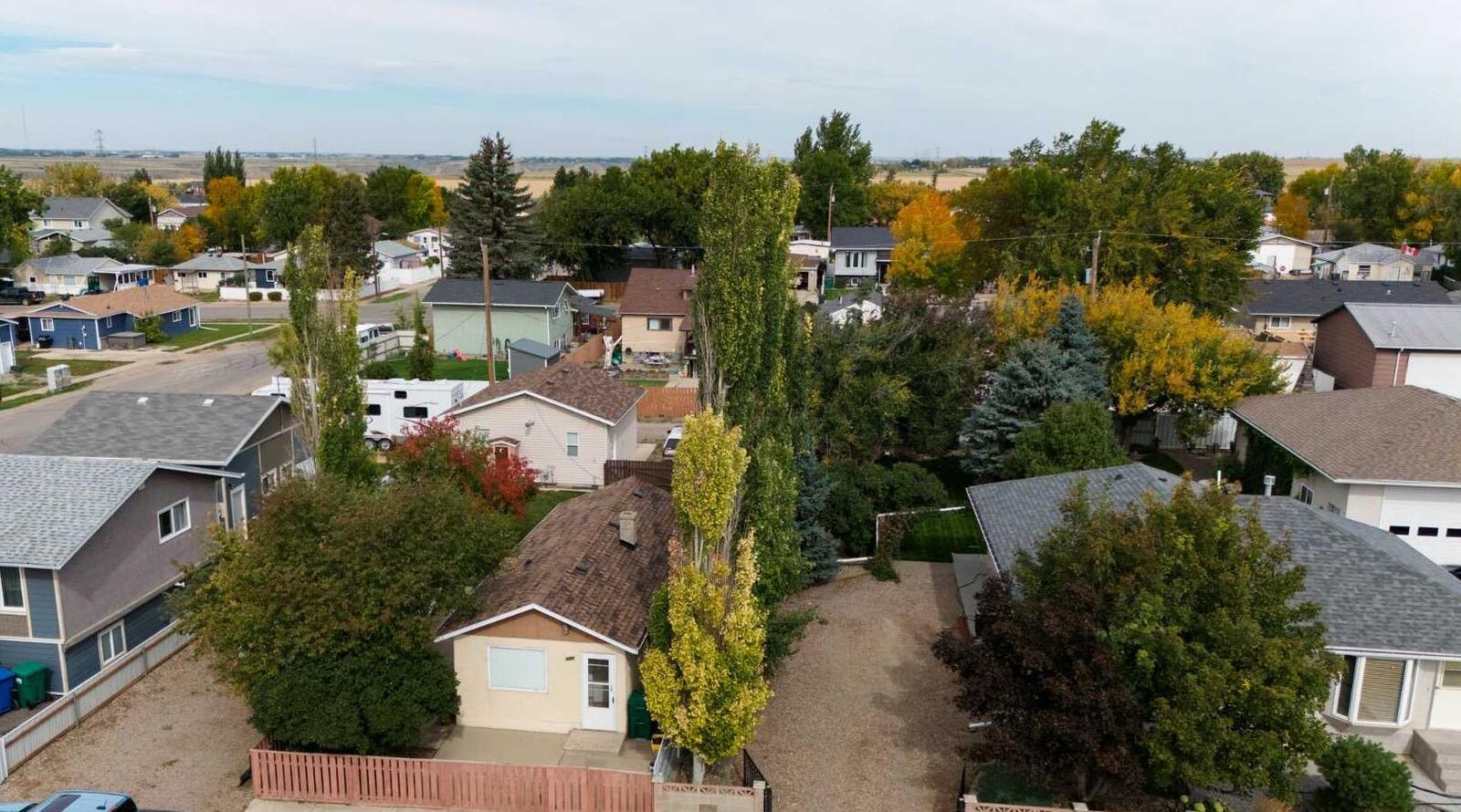 Property Photo:  1207 41 Avenue N  AB T1H 6B3 
