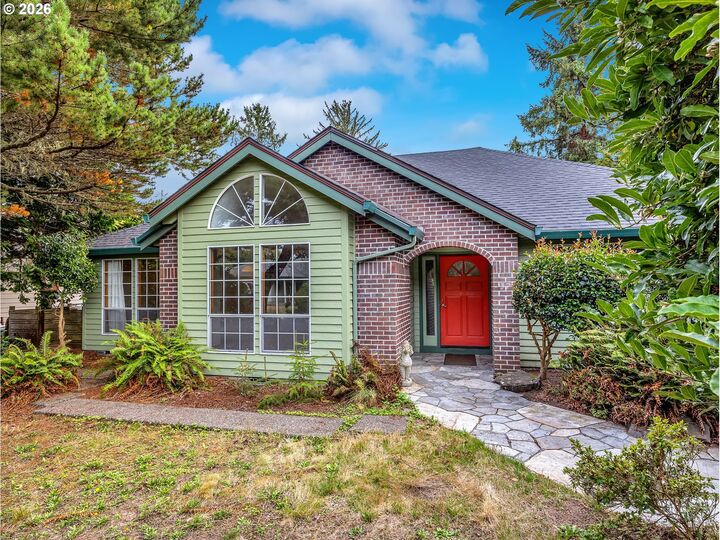 Property Photo: 33726 Lake Front Dr OR 97146