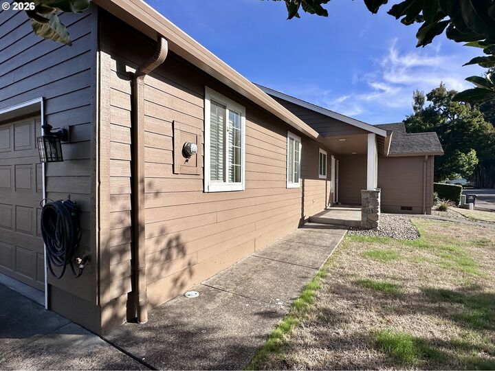 Property Photo:  963 Hazelnut Ln  OR 97478 