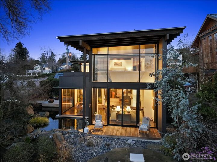Property Photo:  919  6th Street W  WA 98033 