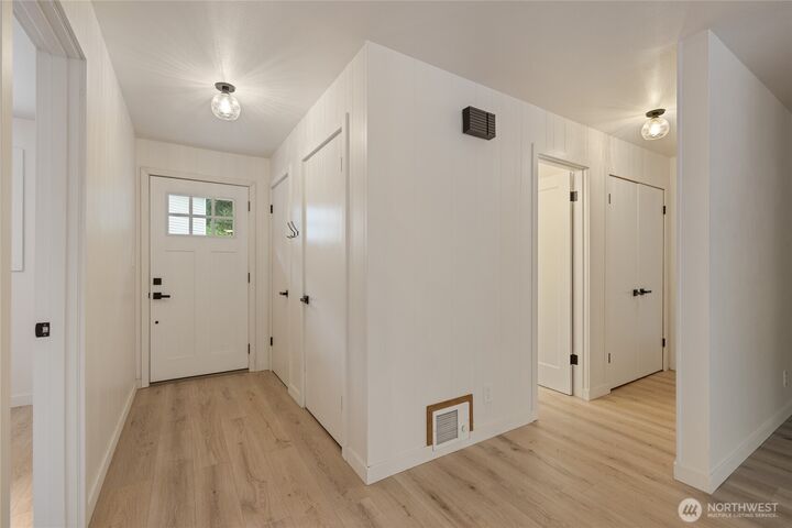 Property Photo: 811 Hyak Way WA 98333