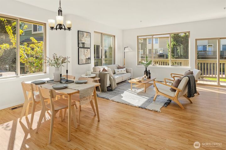 Property Photo: 377 NW Pebble Lane WA 98027
