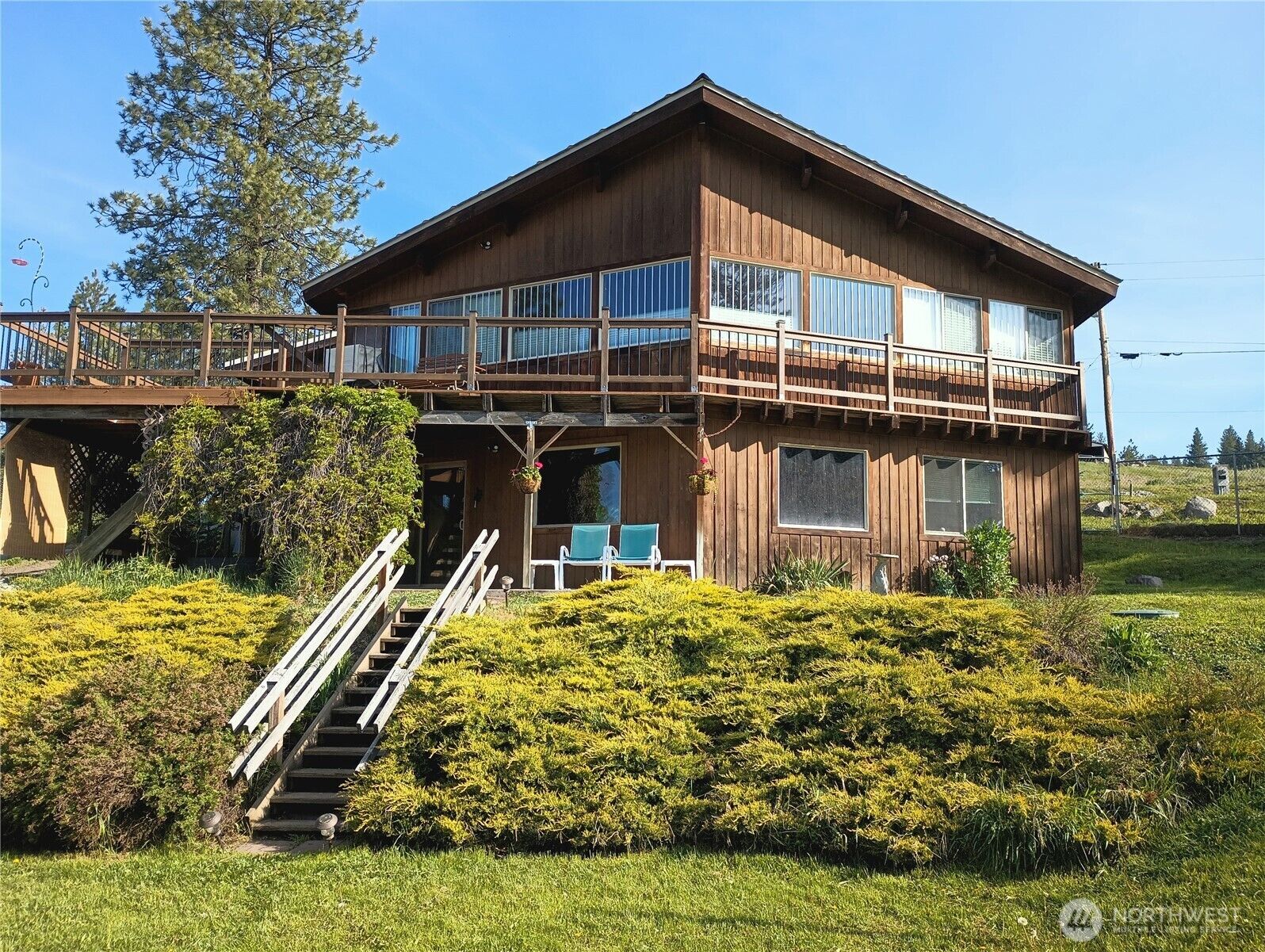 Property Photo:  680 E Delaware Avenue  WA 99166 