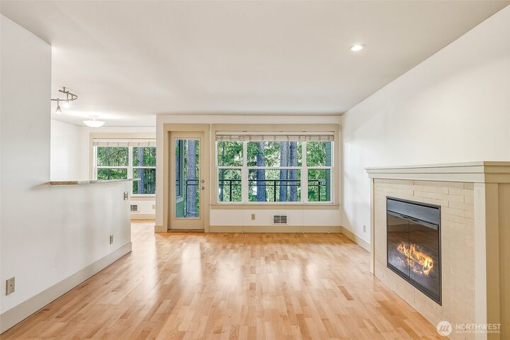 Property Photo: 22910 90th Avenue W E304 WA 98026