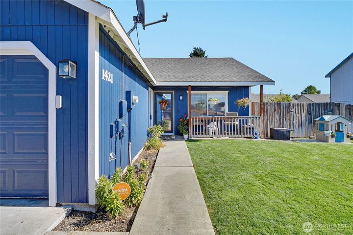 Property Photo:  1421 S Cougar Drive  WA 98827 