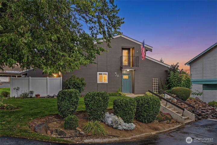 Property Photo:  10 S Cove A-3  WA 98801 
