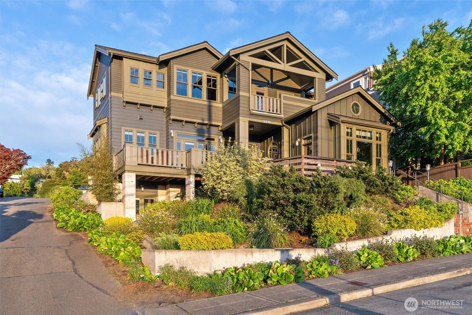 Property Photo: 3310 59th Avenue SW A WA 98116