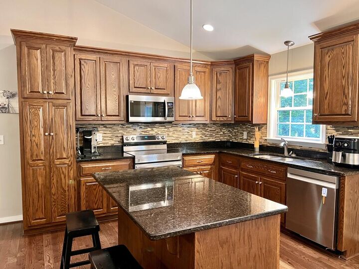 Property Photo: 9880 Knobs Hill Ln VA 23002