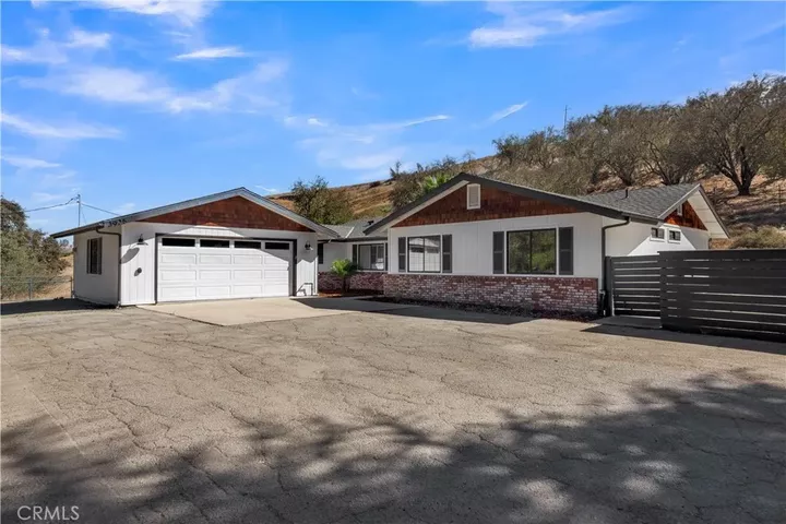 Property Photo: 3925 Hillcrest CA 93465