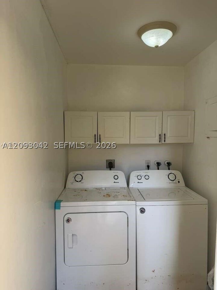 Property Photo: 3024-1/2 NW 69th Ct 3D FL 33309