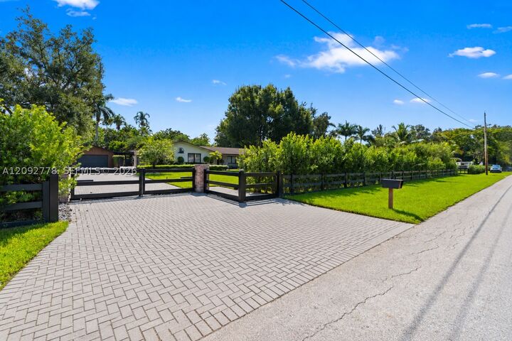 Property Photo:  4100 SW 102nd Ave  FL 33328 