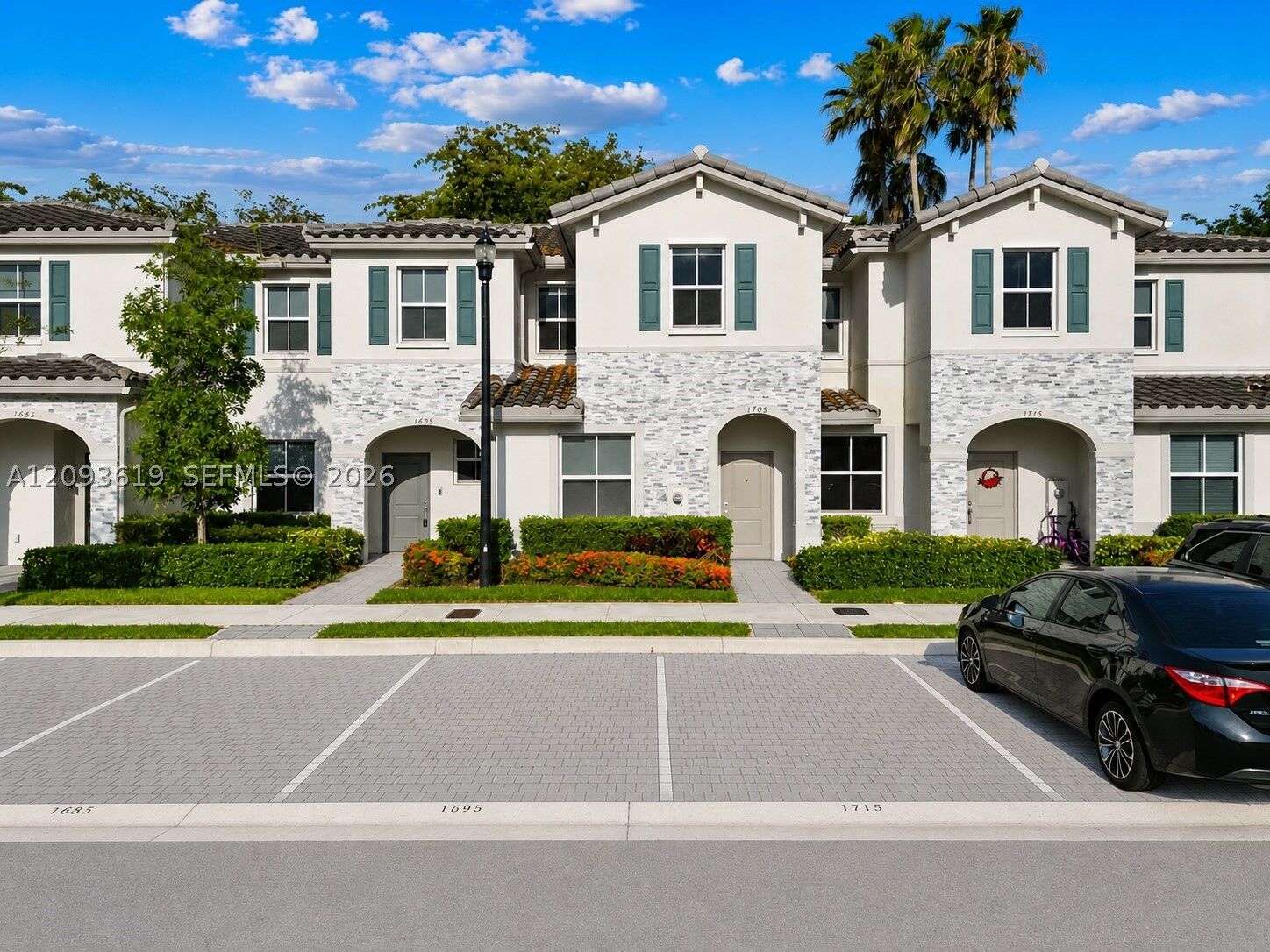 Property Photo: 1705 SE 27th Rd FL 33035