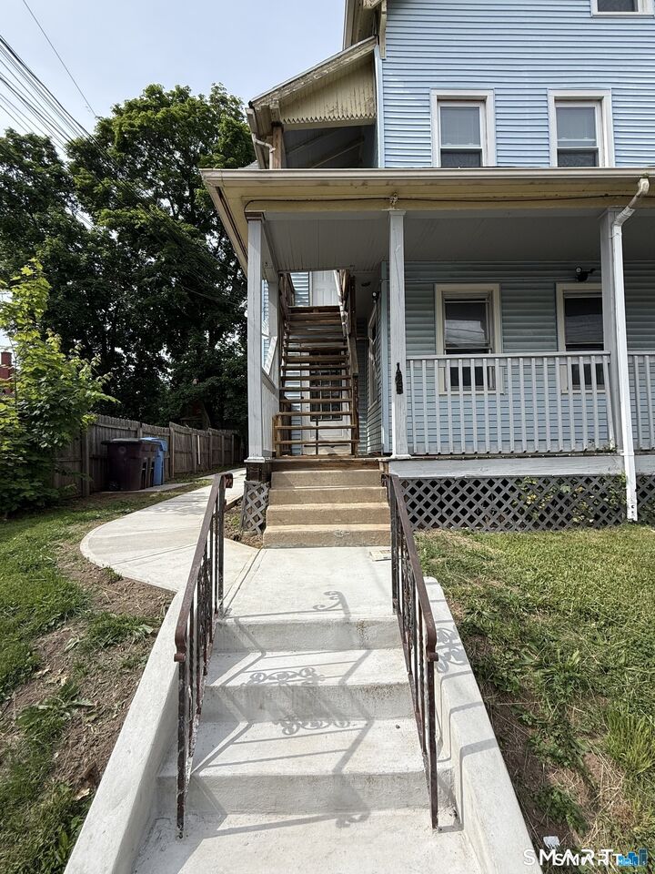 Property Photo:  125 Columbia Street  CT 06052 