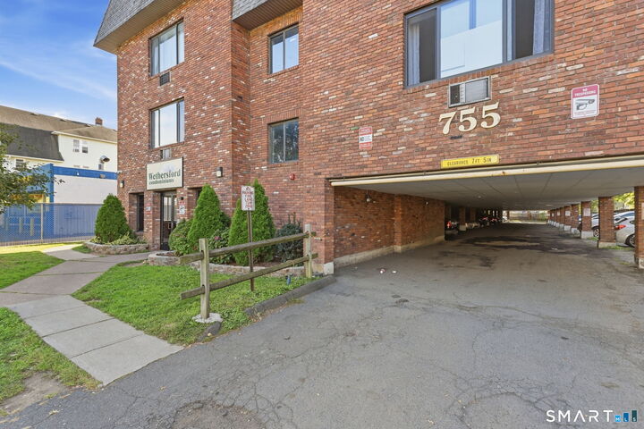 Property Photo:  755 Wethersfield Avenue C9  CT 06114 