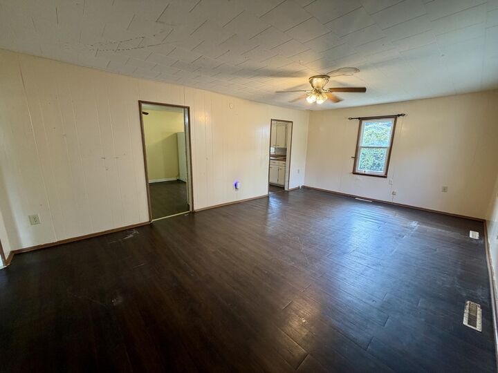 Property Photo: 304 W 10th Street MO 65793