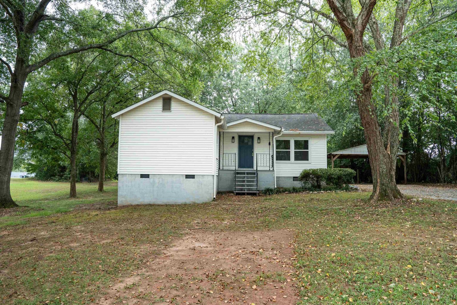 Property Photo: 180 Brock Street SC 29349