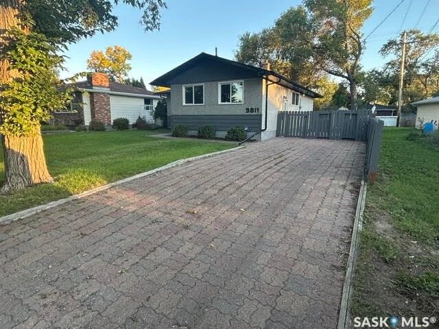 Property Photo:  3811 Van Horne Avenue  SK S4S 1M5 