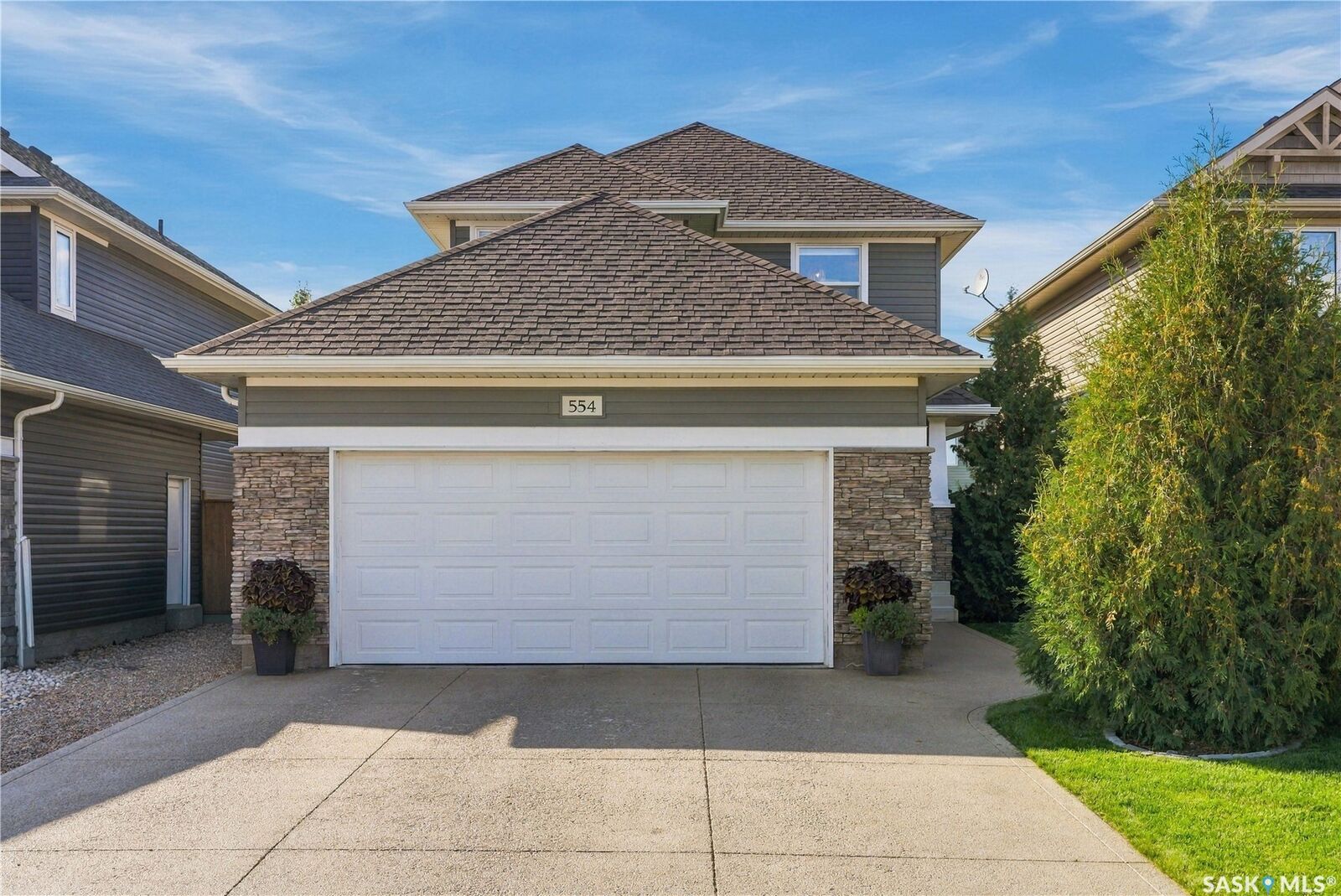 Property Photo: 554 Kolynchuk Crescent SK S7T 0V9