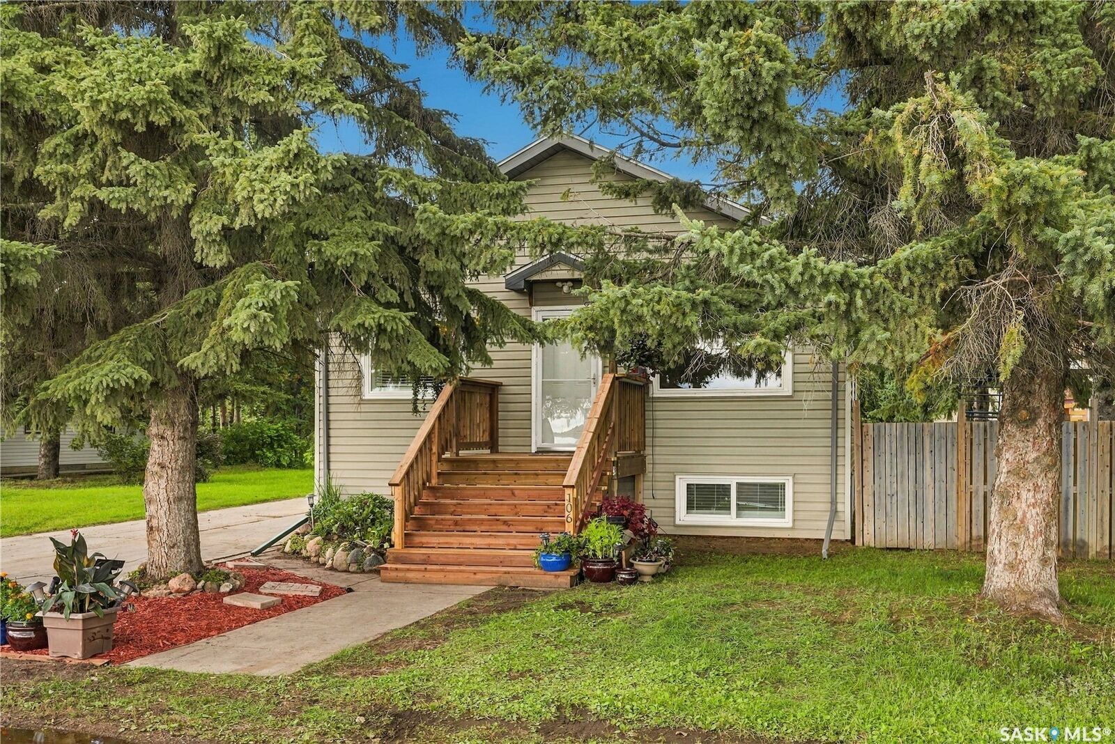 Property Photo:  106 5th Avenue W  SK S0J 0J0 