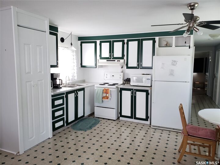 Property Photo: 341 30th Street W SK S0M 0E0